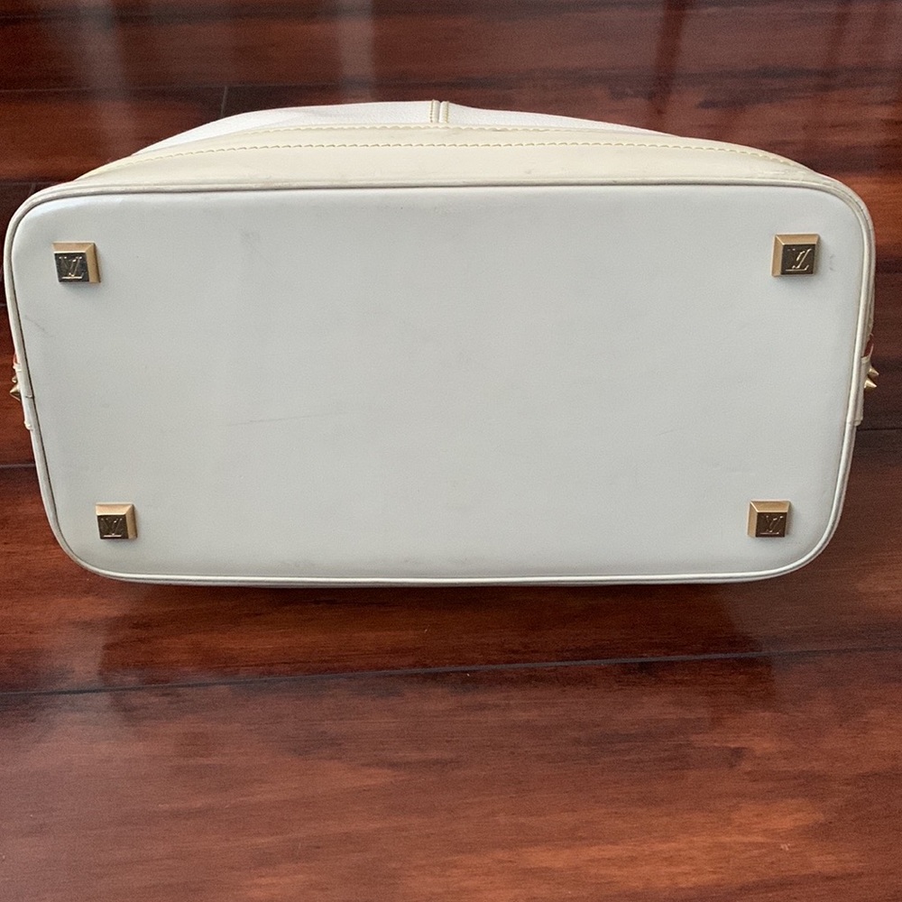 Louis Vuitton Suhali Lockit Bag in Preloved condition - Picture 6 of 16